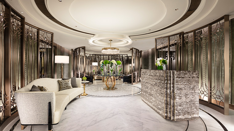 londoner court lobby