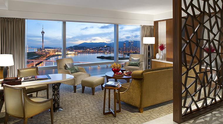 mandarin oriental macau deluxe suite