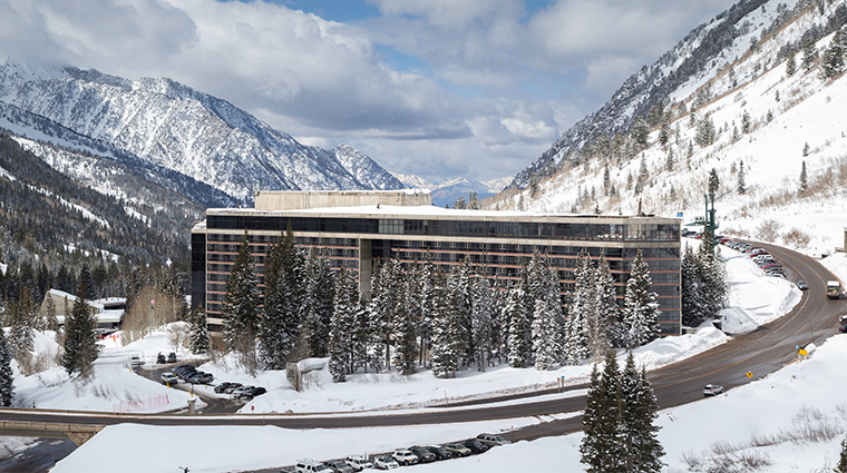 the cliff lodge winter exterior