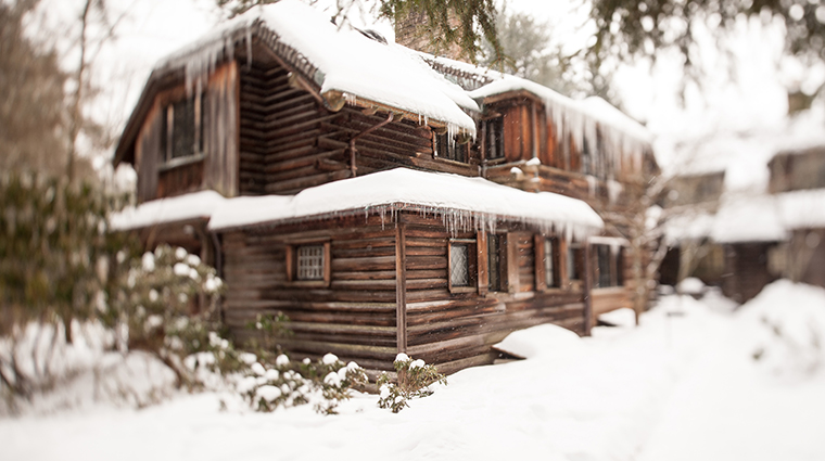 the lodge at glendorn lodge winter exterior