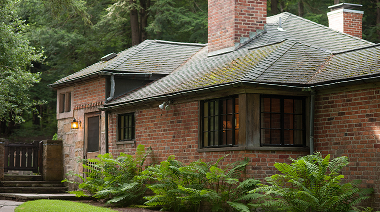 the lodge at glendorn roost cabin exterior